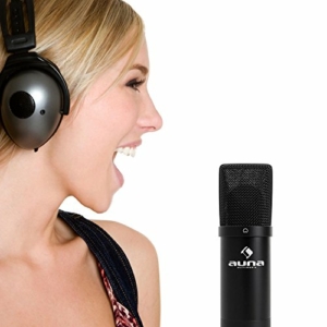 Auna Mic 900B USB mit Frau am Mikrofon
